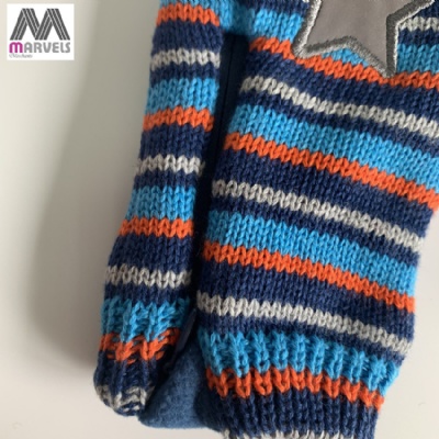 Children stripe knite mitten