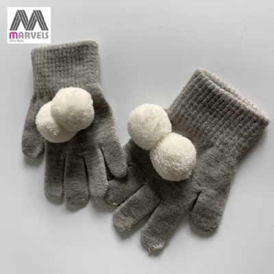 Cute pompom gloves